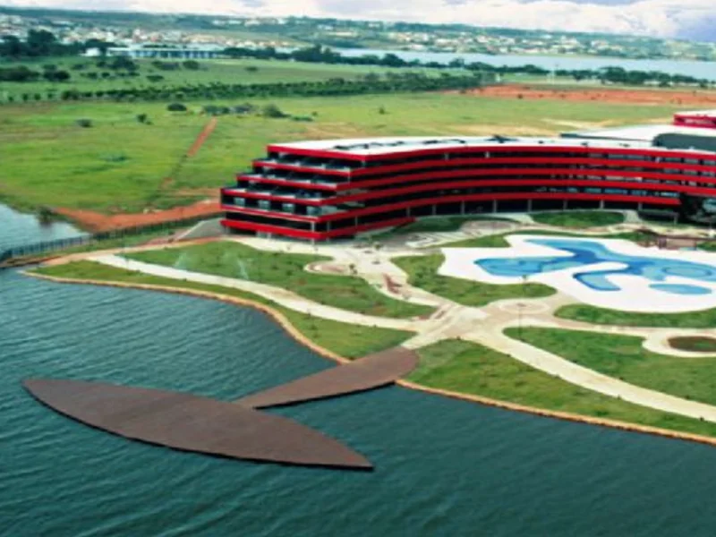 Hotel Royal Tulip à beira do Lago Paranoá, Brasília