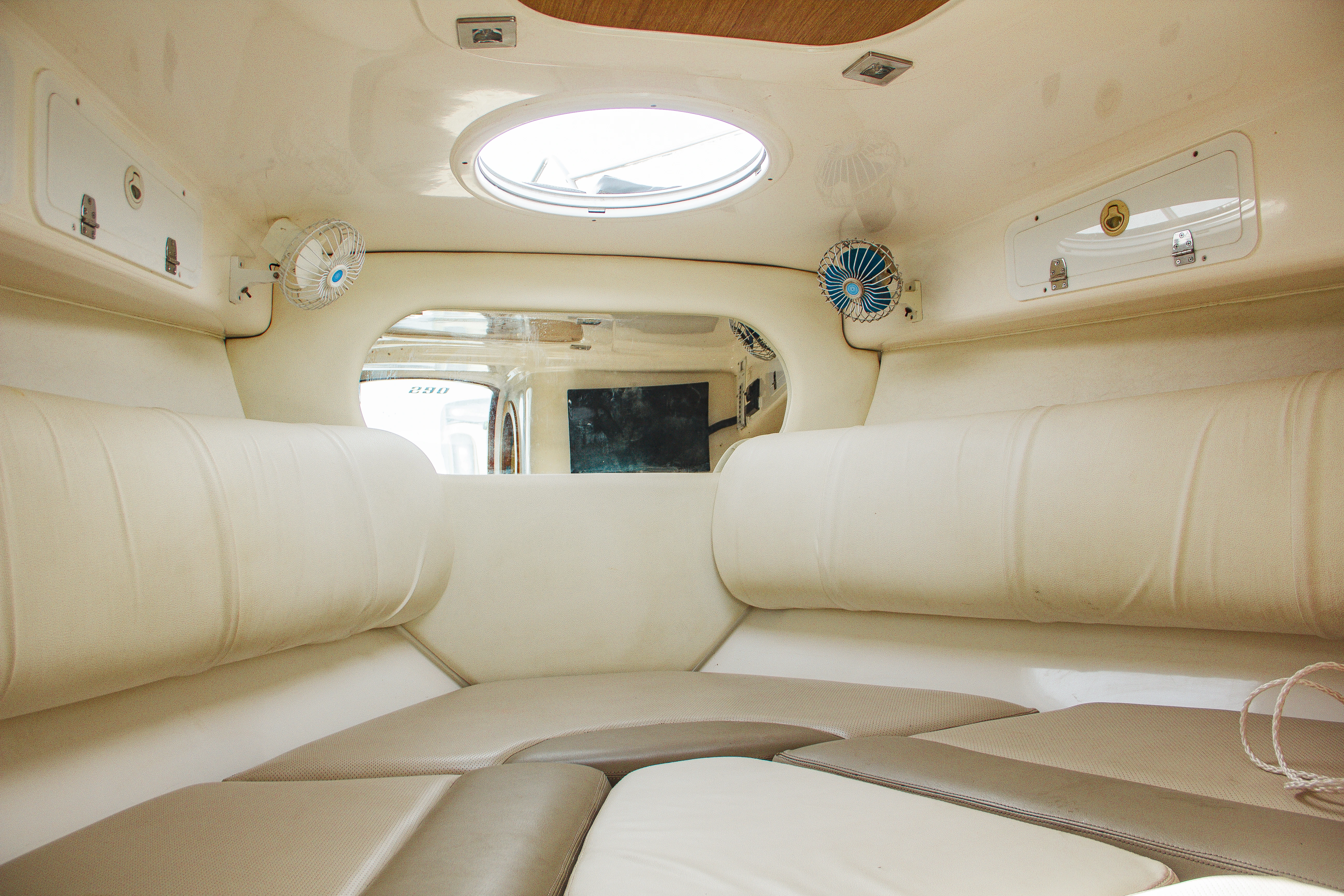 Cabine interna da Lancha Nautilus