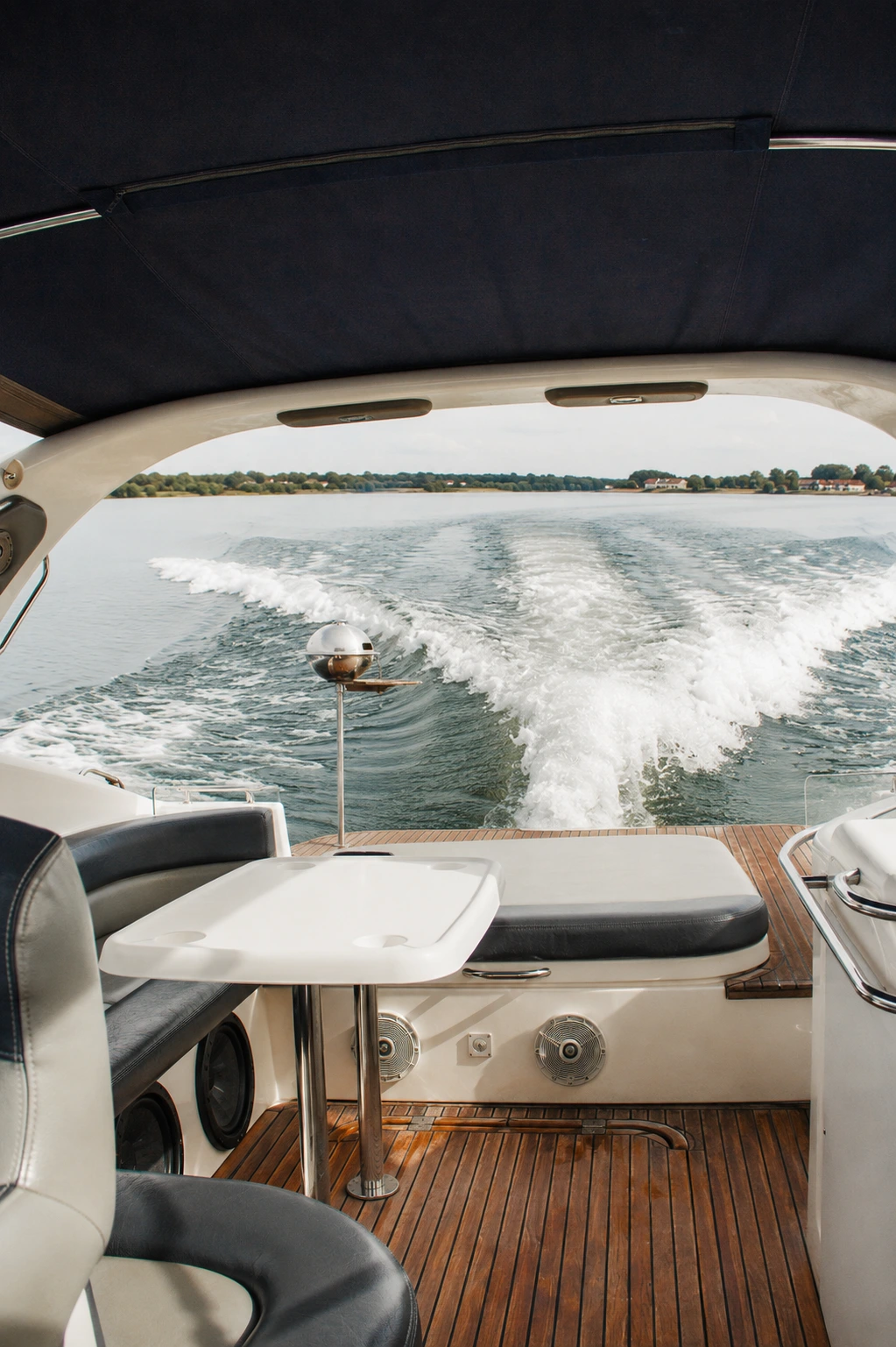 Lancha Nautilus — interior