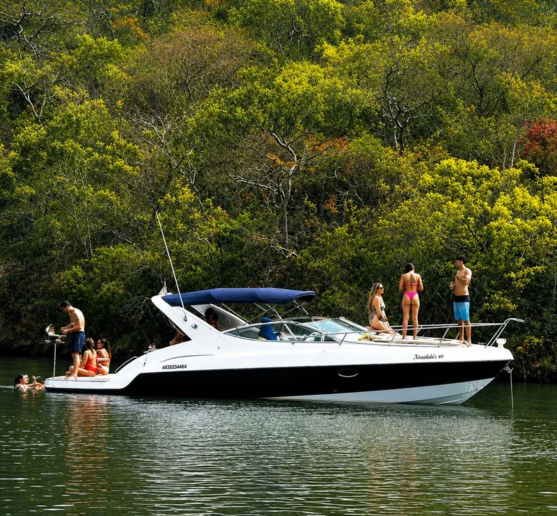 Lancha Nautilus no Lago Paranoá