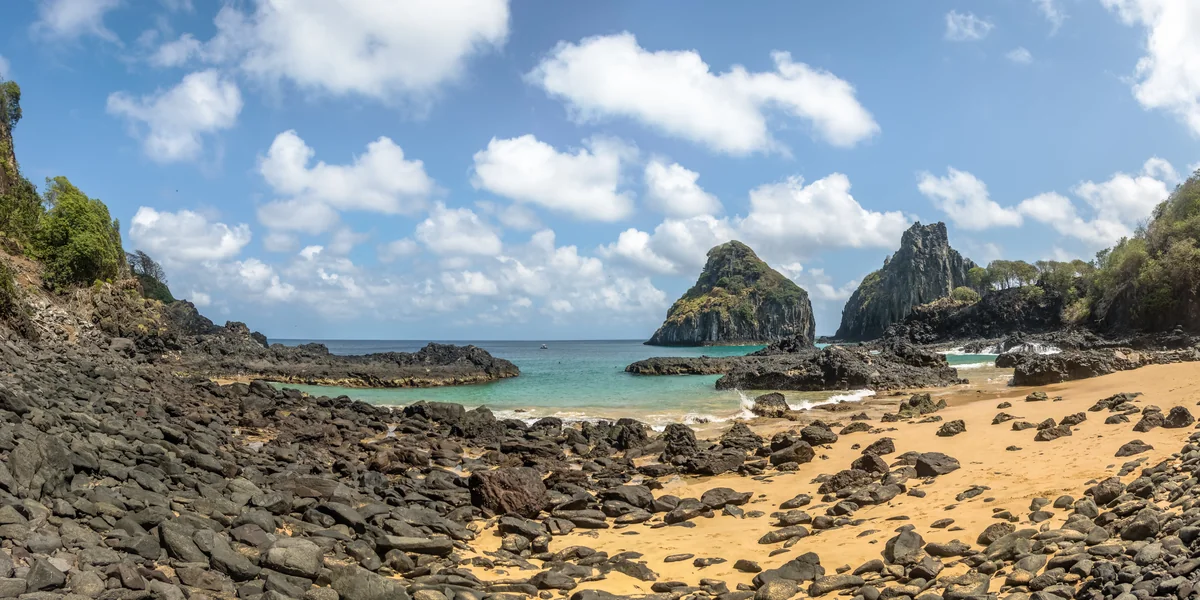 Baía dos Porcos com Morro Dois Irmãos ao fundo, Fernando de Noronha
